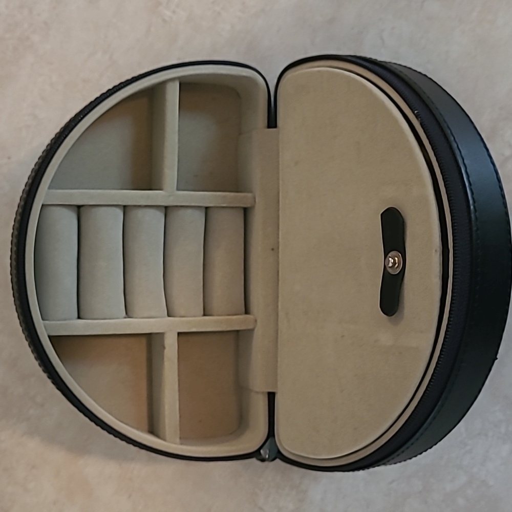 Travel jewelry box